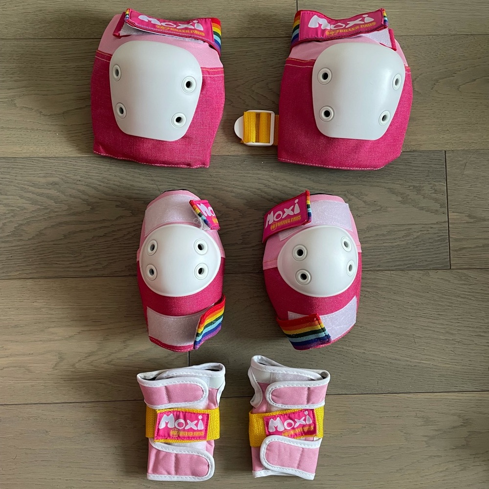 Moxi Knee, Elbow and Wrist Pad Set in XS Rainbow/Pink